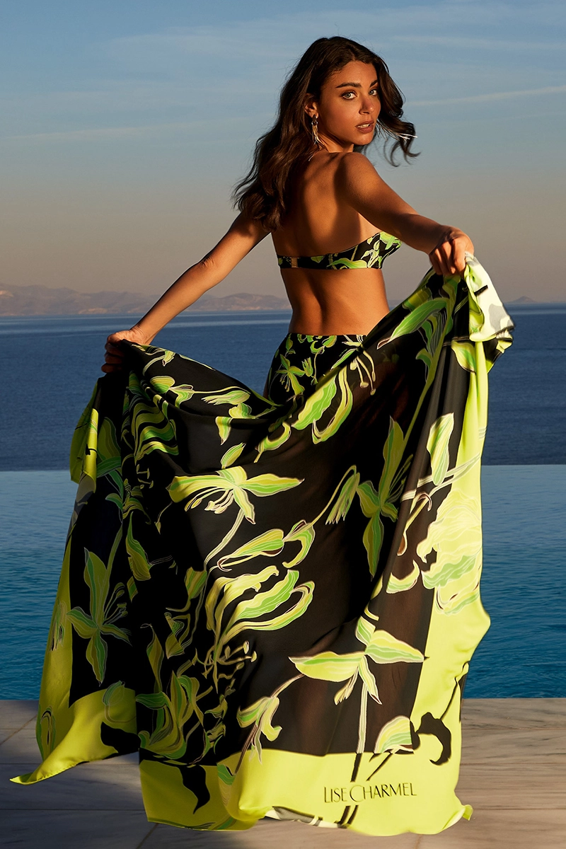 Lise Charmel maudymosi kostiumelis