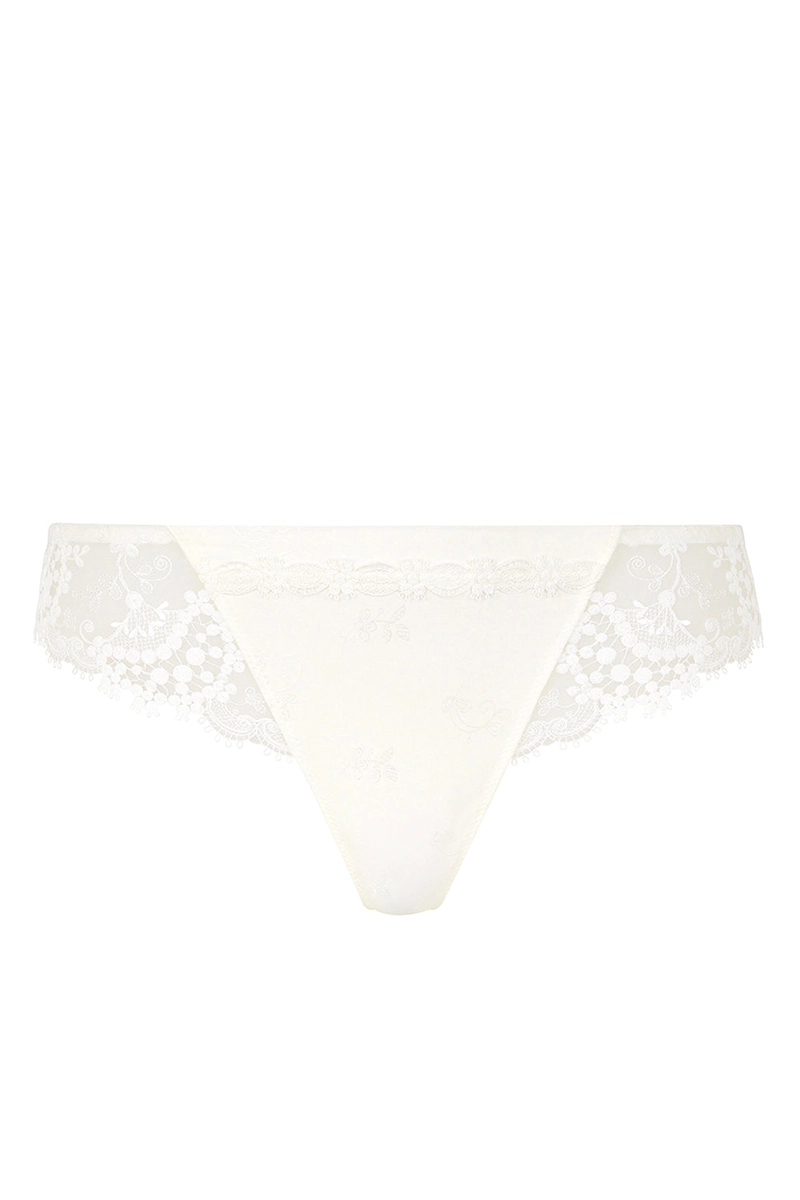 Simone Perele klasikines kelnaites
