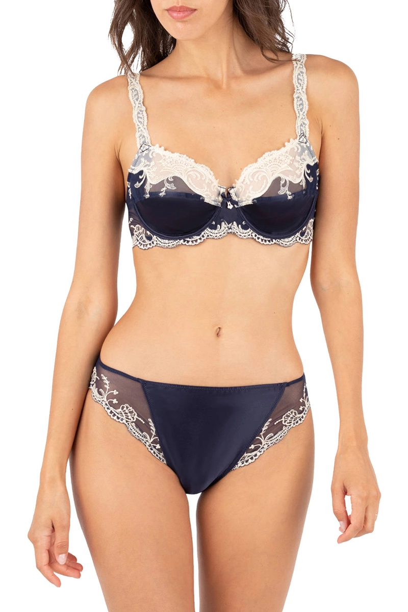 Lise Charmel kelnaites