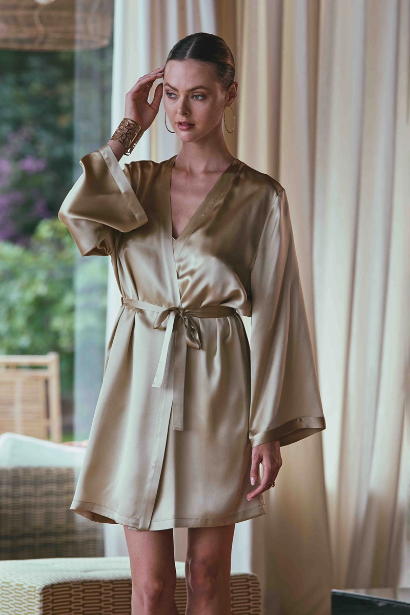 Marjolaine, Tracy Šilkinis chalatas