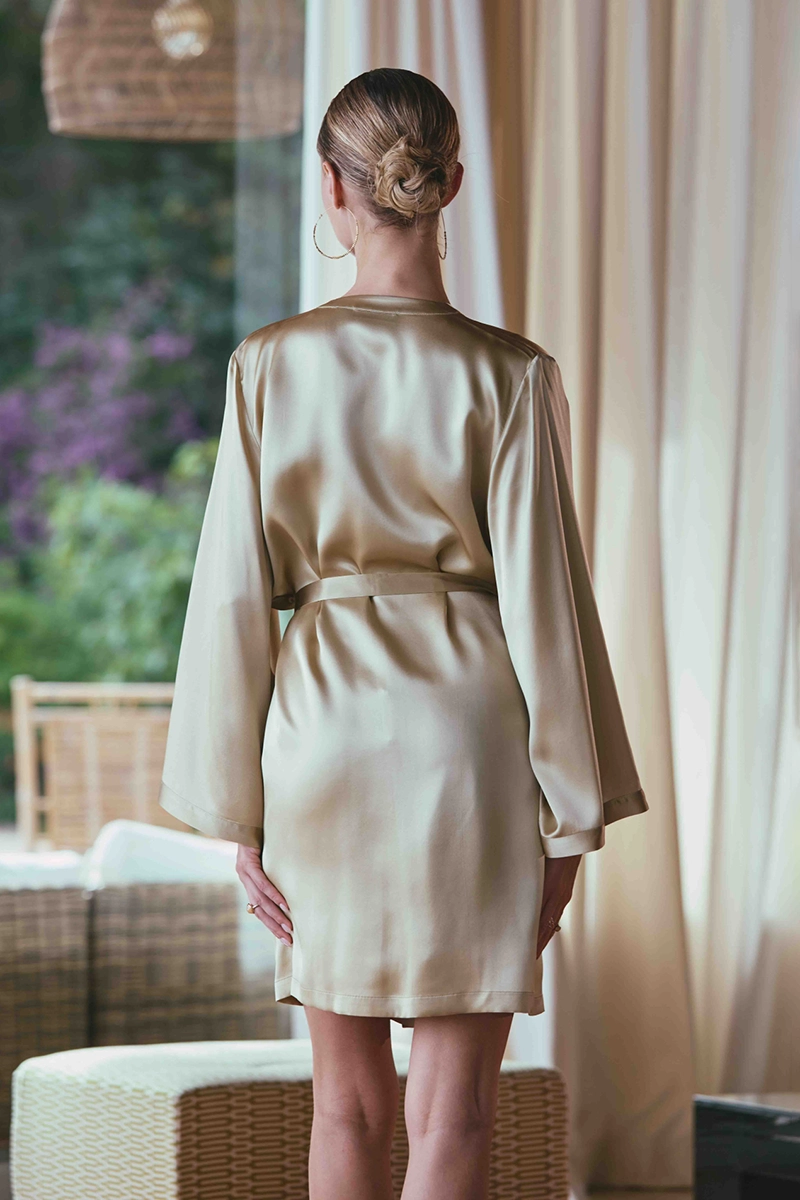 Marjolaine, Tracy Šilkinis chalatas